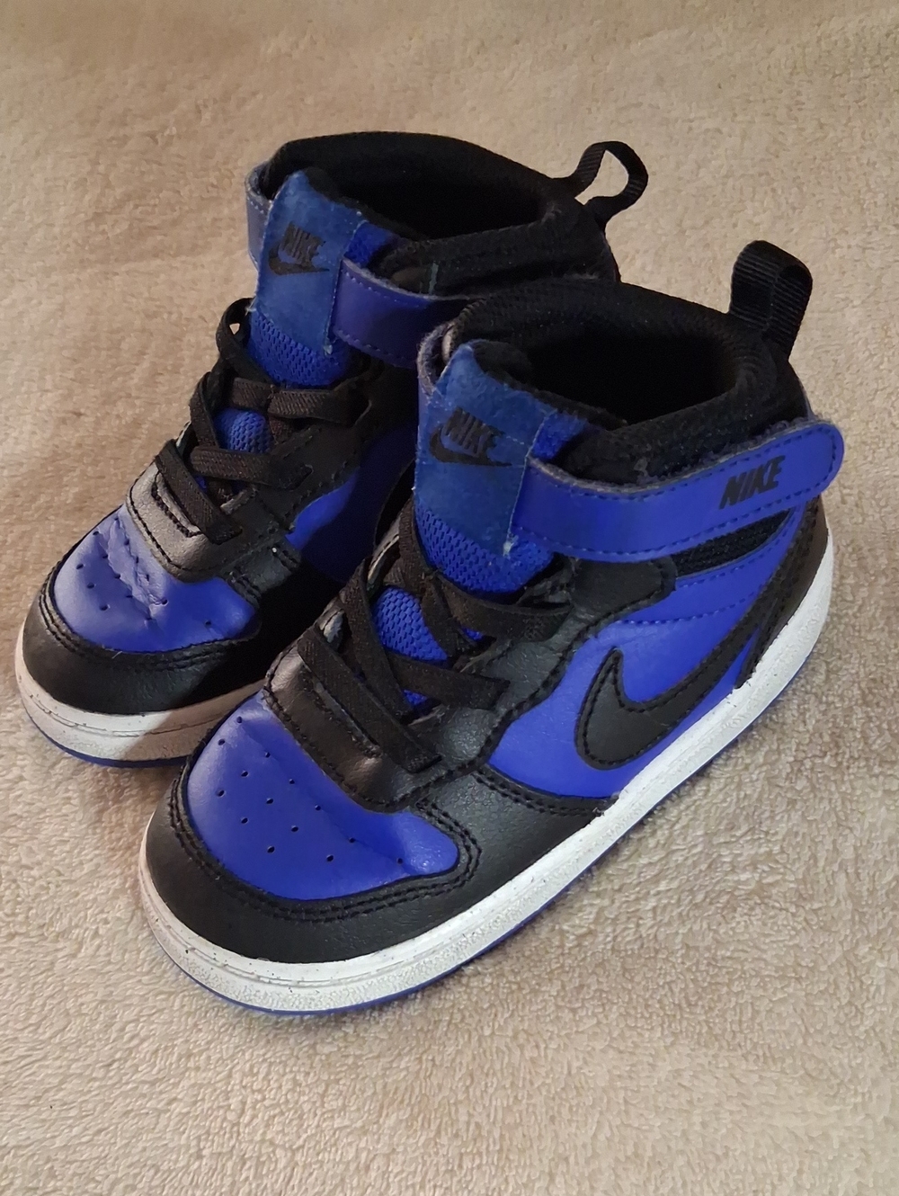 Nike Kids Court Bourgh Mid-Top 2 Sneakers in Royal Blue and Black Size 8c